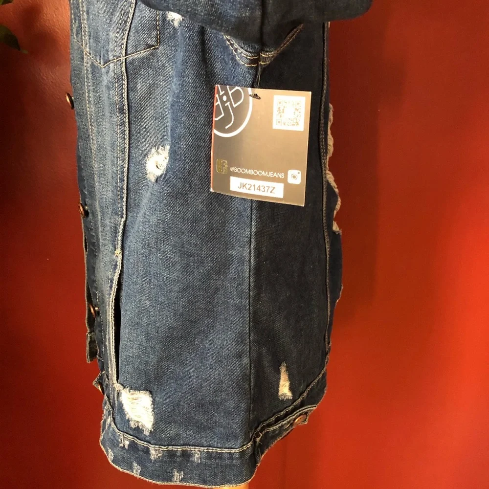 NWT Boom Boom Jeans Distressed Denim Jacket Medium‎